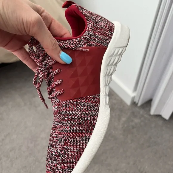 Also shoes - Picture 3 of 4